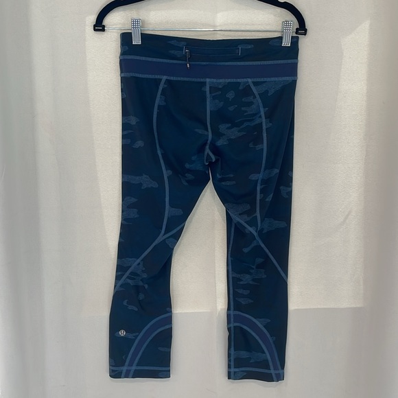 LULULEMON Inspire Crop II sz 6 - Picture 2 of 5